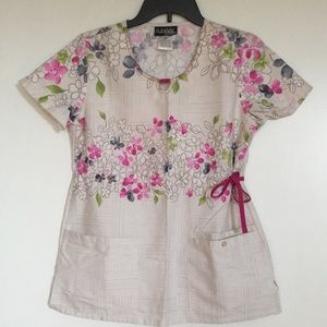 Runway Cherokee scrub flower top